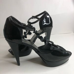 👠Guess black open toe shoe.